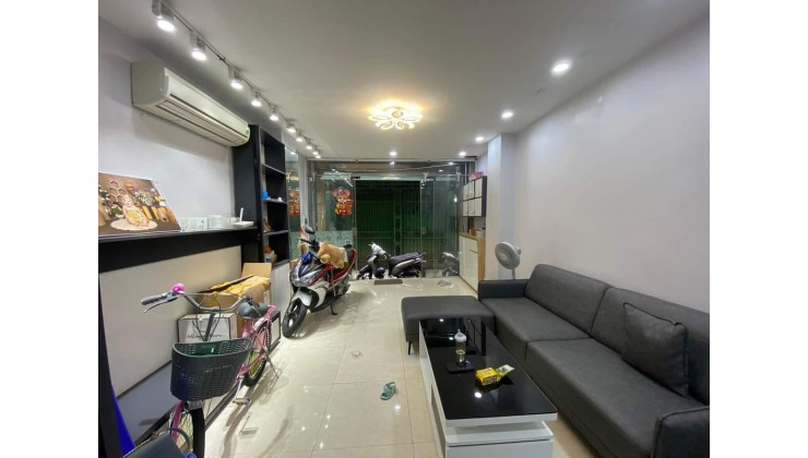 Bạn có biết đây là nhà riêng VIP nhất phố Nguyên Hồng, Đống Đa - 36m2, 6 tầng - Sổ đỏ chính chủ
